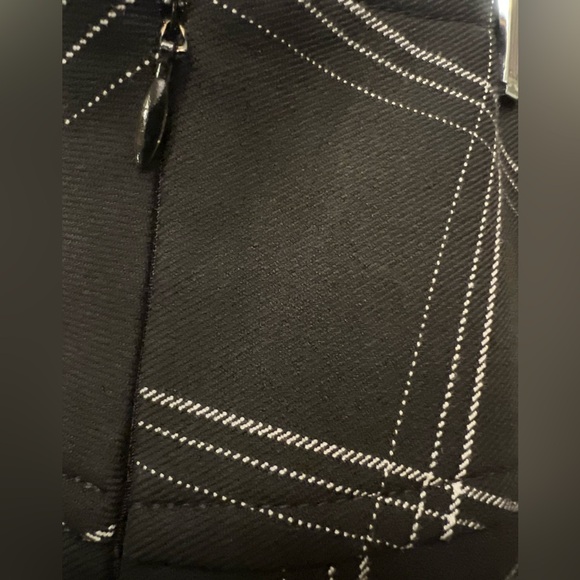 Ann Taylor Loft Stretch Black & White Plaid School Girl Pleaded Skirt Size 6 - Picture 4 of 6
